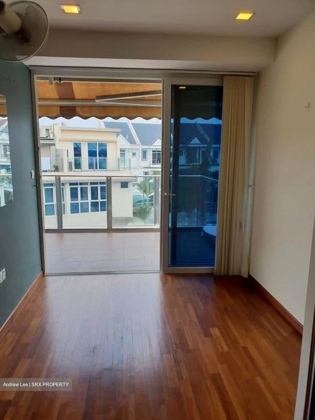 Sovereign @ Simon (D19), Terrace #622650671